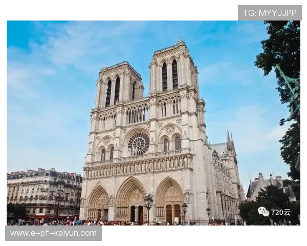 巴黎攻势从头到尾保持压迫感——一场都市叙事中的品牌全景 巴黎攻势从头到尾保持压迫感——一场都市叙事中的品牌全景