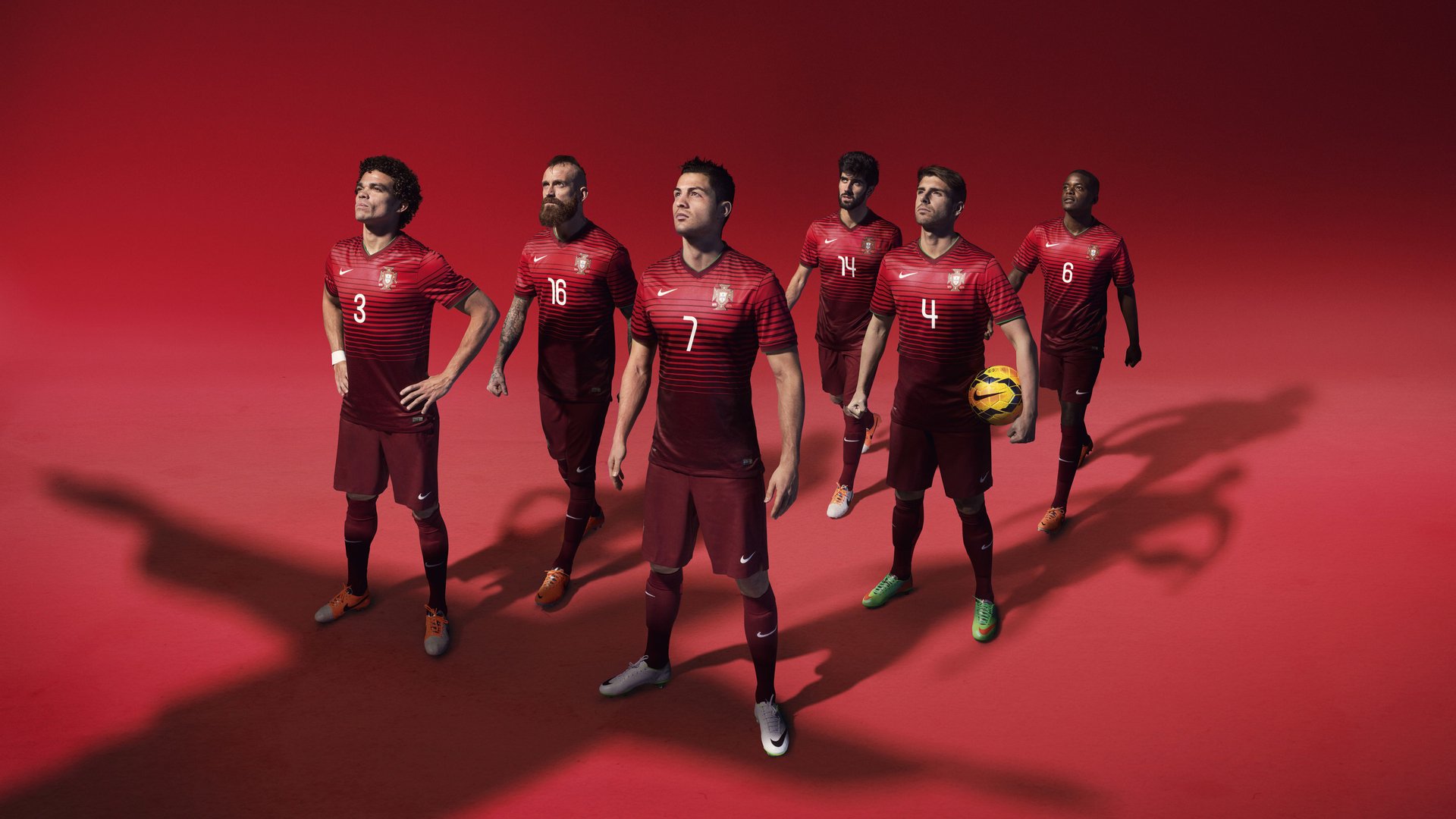 球员平均年龄约23.5岁，年轻阵容为主，足球球员平均年龄